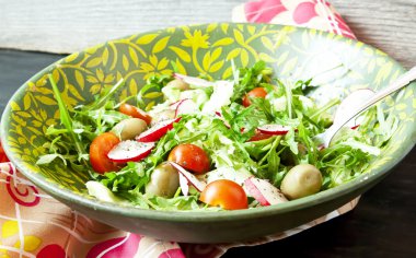 Roka Salatası, domates ve turp