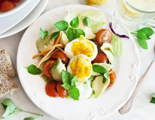 Gemüse und Eiersalat — Stockfoto