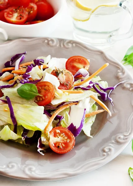 Свіжий і здоровий салат — стокове фото