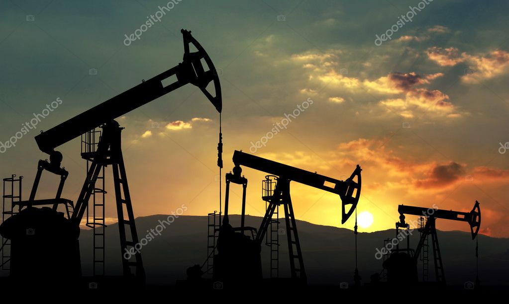 Oil extraction — Stock Photo © crstrbrt 35612181