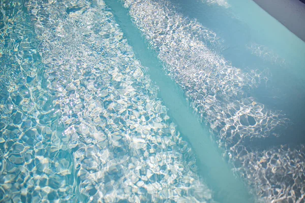 Wasser Hintergrund Plätschern Und Fließen Mit Wellen Sommerblaues Schwimmbadmuster Meer — Stockfoto
