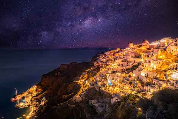 Pueblo Oia Por Noche Isla Santorini Famoso Paisaje Viaje Destino —  Fotos de Stock