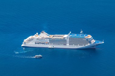 Denizde yelken gemisi cruise