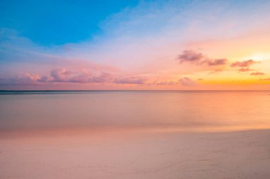 Günbatımı zaman güzel tropikal plaj