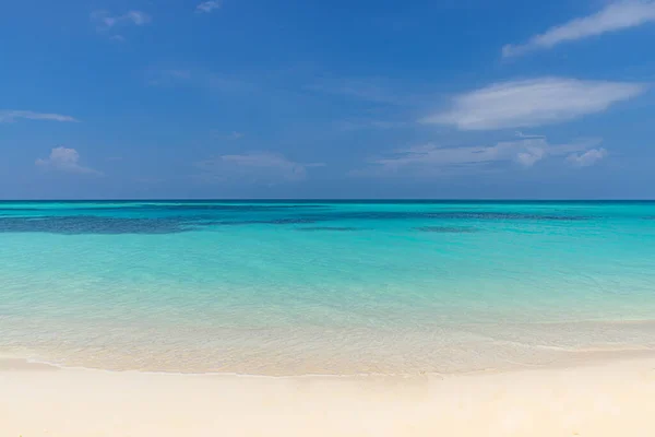 Mooi Tropisch Strand Met Blauwe Lucht — Stockfoto