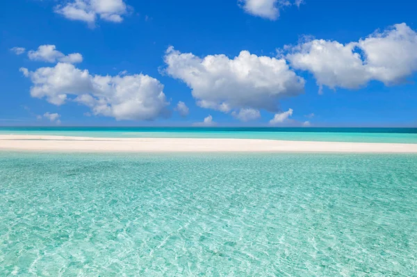 Όμορφη Τροπική Παραλία Μπλε Ουρανό — Φωτογραφία Αρχείου