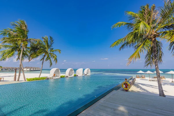 Beautiful Tropical Resort Hotel Swimming Pool — Stock Photo, Image