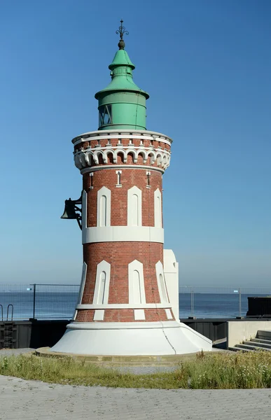 Belo farol na costa — Fotografia de Stock