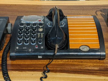 Tangerang Selatan, Endonezya - 4 Ocak 2020: Bit dükkanındaki eski bir telefon.