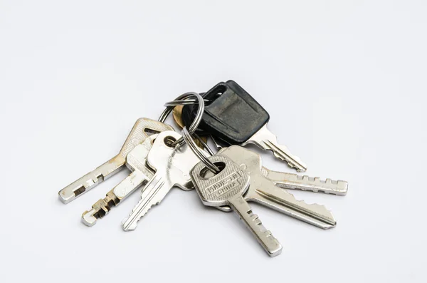Κλειδιά απομονωθεί σε λευκό φόντο — Φωτογραφία Αρχείου