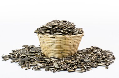 Bambu kova ile ayçiçeği tohumu