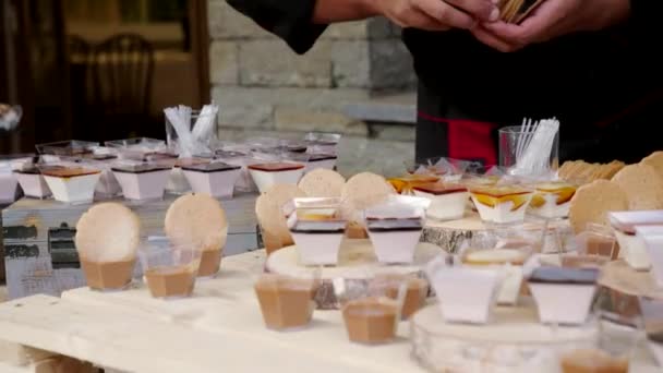 Pastry Chef Finishes Sweets Dessert Buffet — Wideo stockowe