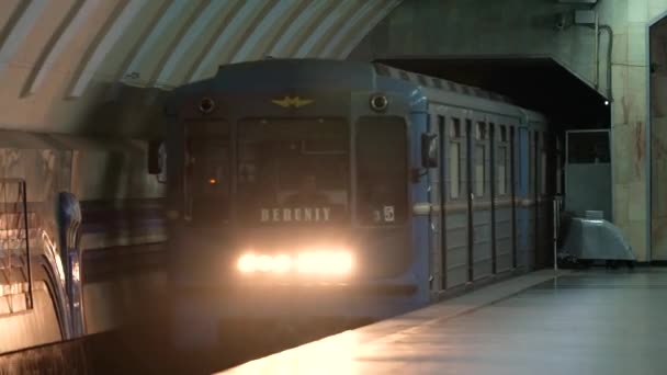 European Metro Spustit Podzemní Stanici — Stock video