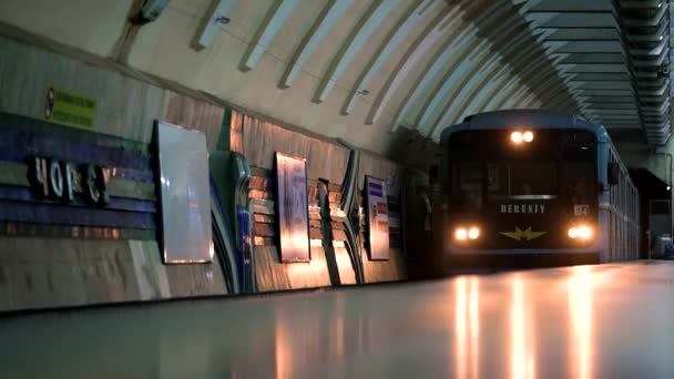 European Metro Spustit Podzemní Stanici — Stock video