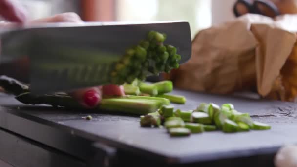 Chef Chops Celery Italian Dinner — Stockvideo