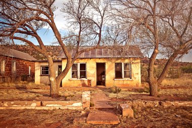cuervo, new mexico terk edilmiş evde