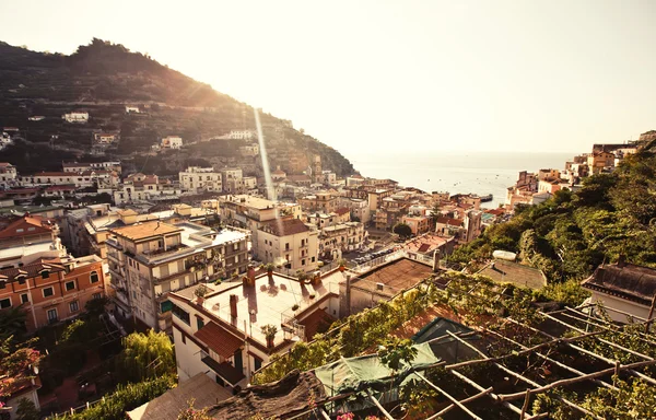 Weergave van minori stad, Italië — Stockfoto