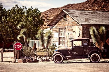 ABD'de ünlü route 66 yolda benzin istasyonu