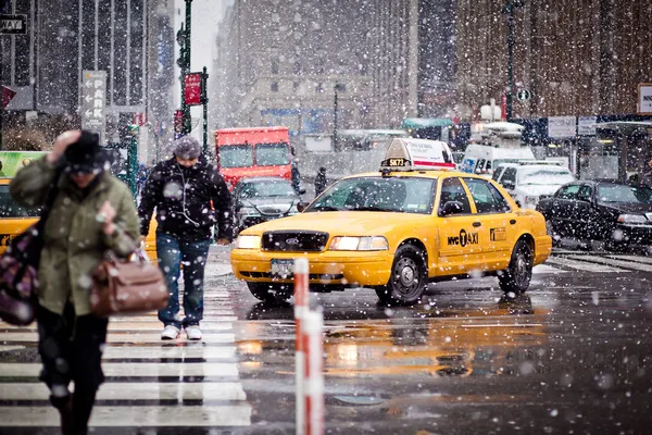 Taxíky v osmi avenue v new Yorku — Stock fotografie