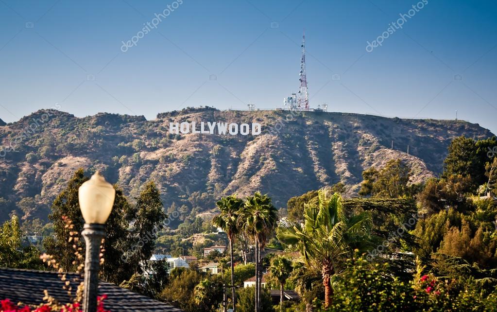 Sinal De Hollywood Em Los Angeles No Céu Azul Foto de Stock