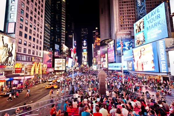 Times Square con teatros de Broadway — Foto de Stock