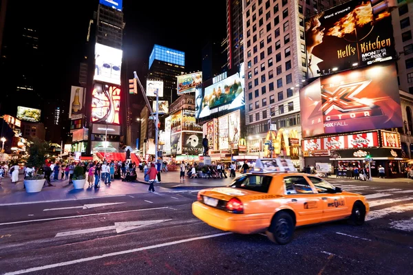 Times square med broadway-teatrar — Stockfoto