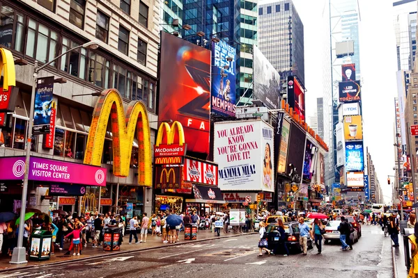 Times Square con teatros de Broadway — Foto de Stock