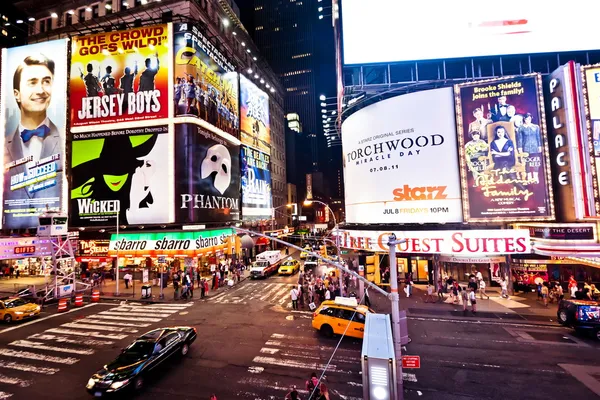 Times Square con teatros de Broadway — Foto de Stock