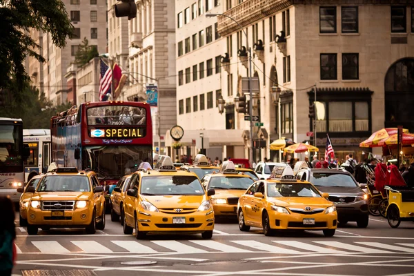 Gula taxibilar i new york — Stockfoto