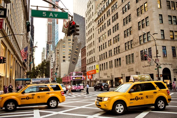 Žluté taxíky v new Yorku — Stock fotografie