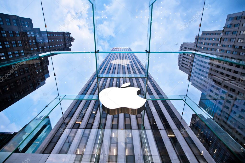 Apple store on Fifth Avenue in Manhattan, New York City, USA, North America  Stock Photo - Alamy