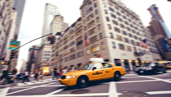 Yellow taxi cab in New York City — Stock Photo, Image