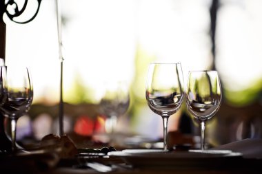 Restoranda boş bardaklar.