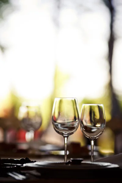 Empty glasses set in restaurant — Stock Photo, Image