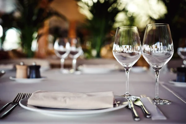 Vaso vacío ambientado en restaurante — Foto de Stock