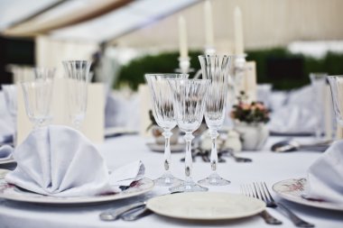 Restoranda boş bardaklar.