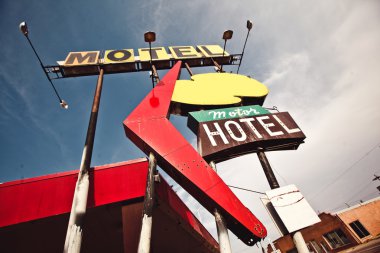 eski motel işareti
