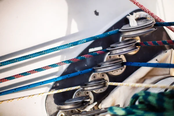 Colorida cuerda en velero — Foto de Stock
