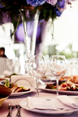 Restoranda boş bardaklar.