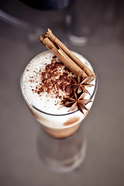 Latte macchiato with cinnamon — Stock Photo, Image