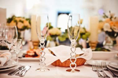 Restoranda boş bardaklar.