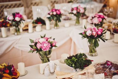 Düğün çiçeklerinin süslemesi