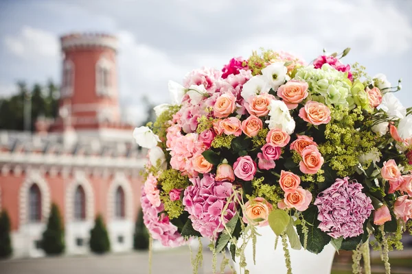 Düğün çiçeklerinin süslemesi — Stok fotoğraf