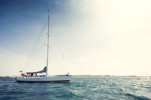 Sailing ship yachts with white sails — Stock Photo, Image