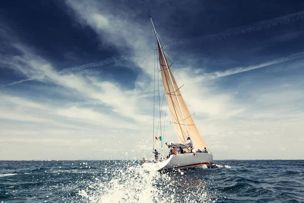 Sailing ship yachts with white sails — Stock Photo, Image