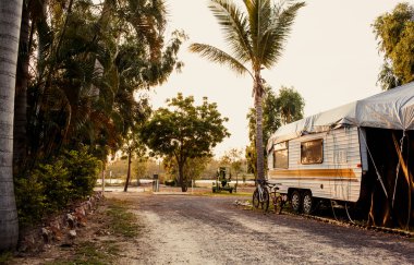 Üzerinde bir kamp karavan