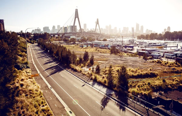 Pont Anzac et bâtiments à Sydney — Photo