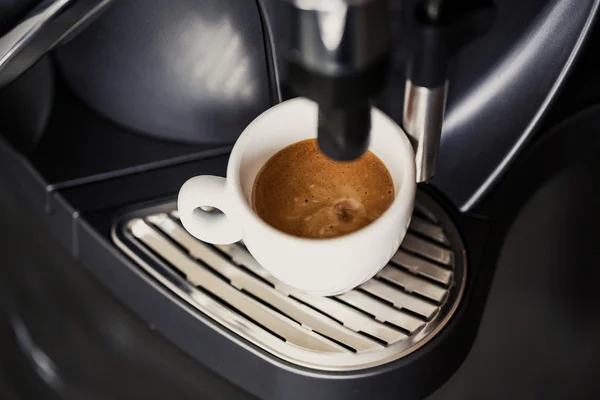 Coffee making with espresso machine — Stock Photo, Image