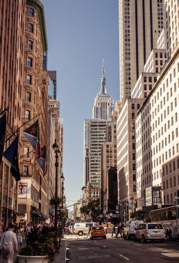 5th avenue üzerinde sürmek sarı taksiler