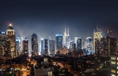 midtown Manhattan'ın gece görünümü